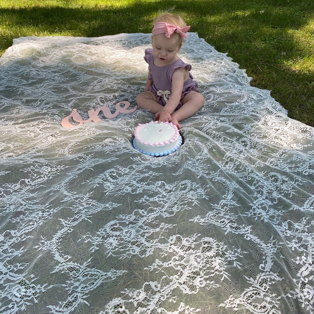 White lace tablecloth - Picture 2 of 2